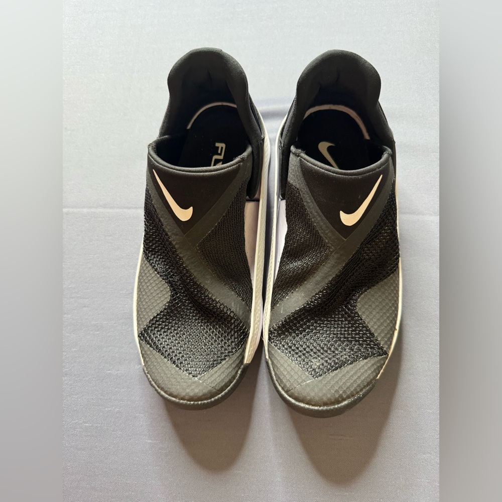 Nike Go FlyEase Slip On Black/White Training Shoes  Women's Size 7 no box